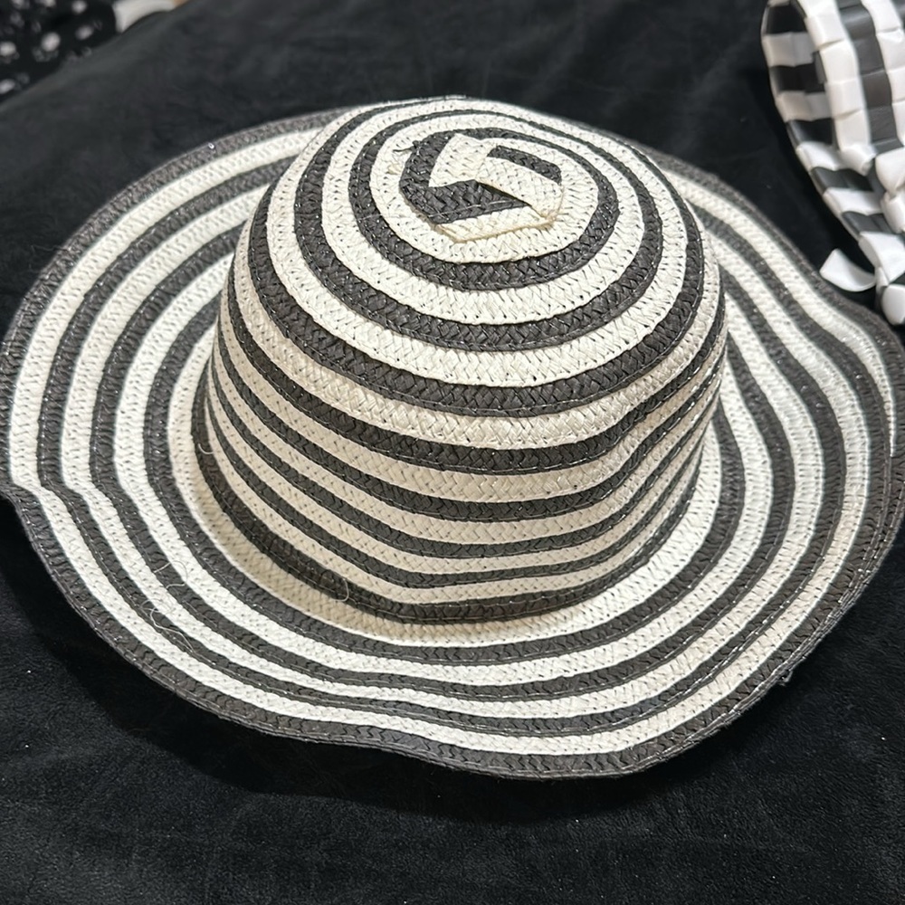 Striped Beach Set - Picture 2 of 4